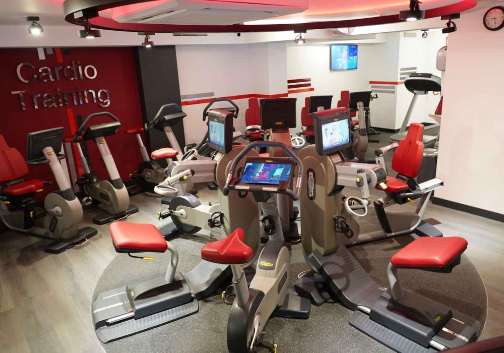 Espace cardio d'un fitness à Genève.